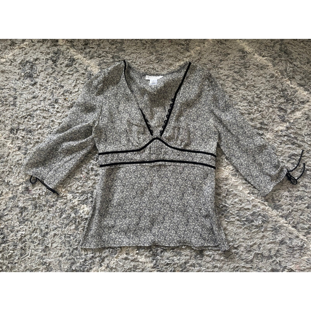 White House & black market top